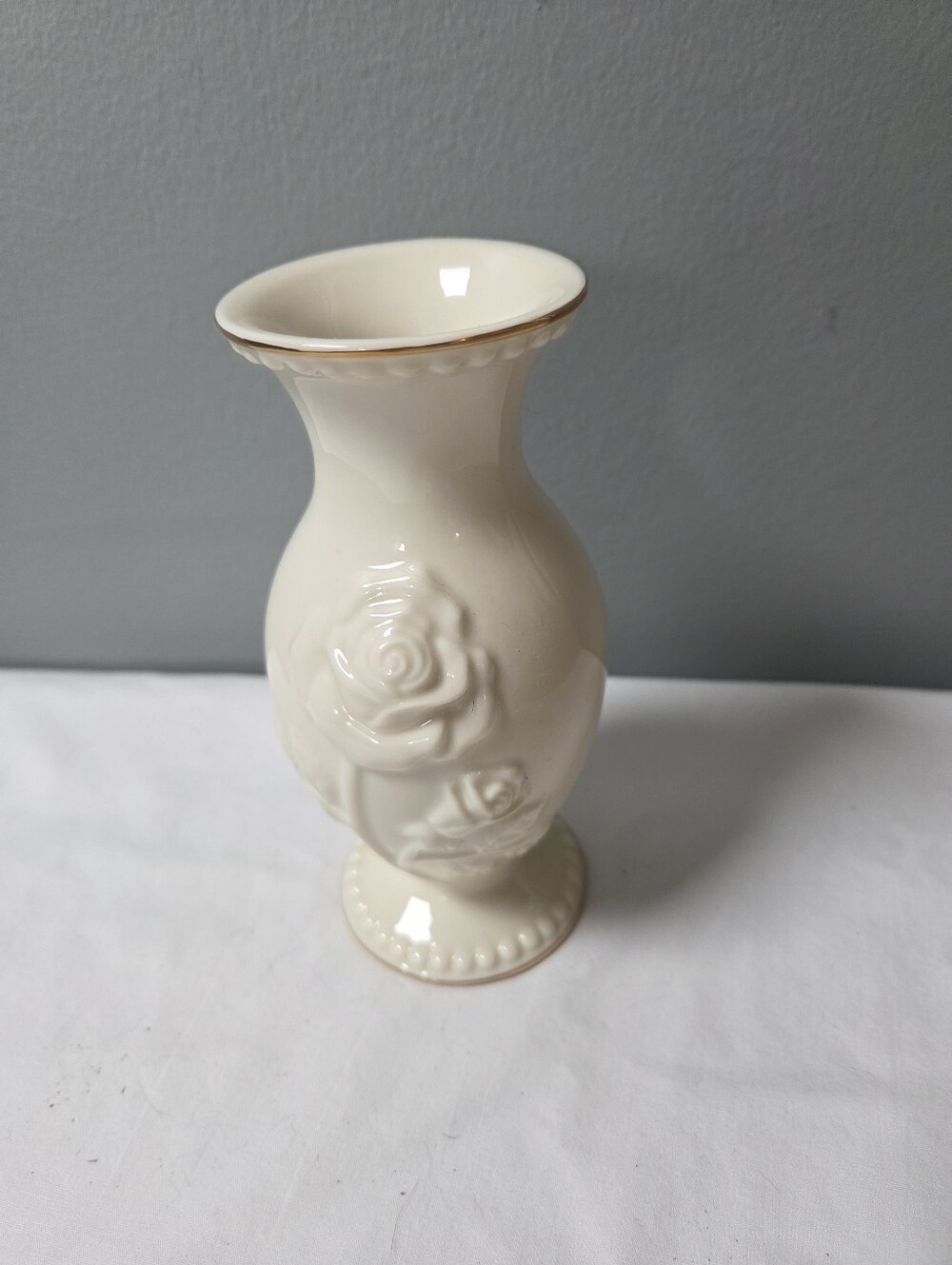 Lenox porcelain IVORY Floral Splendor Vase with embossed rose